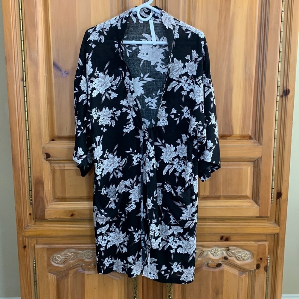 Spiritual Gangster Maya Black Floral Kimono - Picture 3 of 8